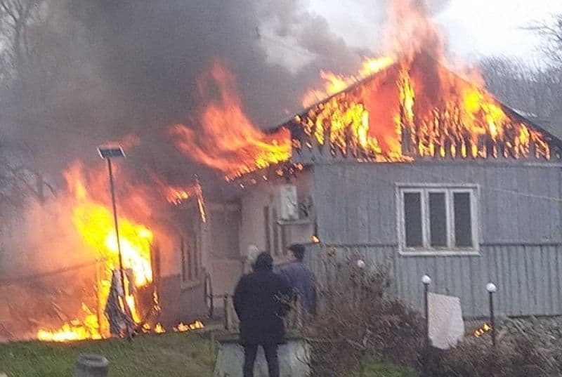 Incendiu la Mlenăuți! Femeie de 80 de ani rămasă fără casă în prag de sărbători