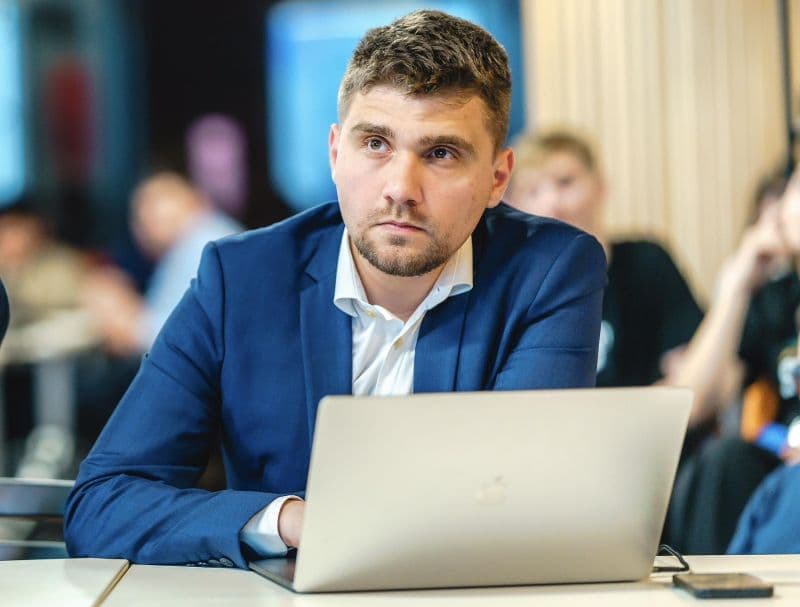 Eduard Mititelu: „Ieri am participat la audierile miniștrilor din noul Guvern... Mult succes, Sebastian Burduja!”