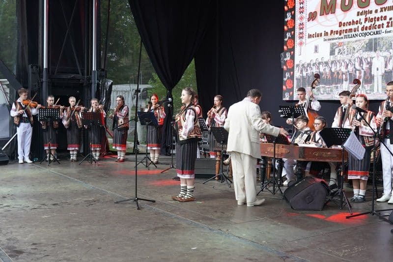A doua zi Festival Mugurelul 2014_010