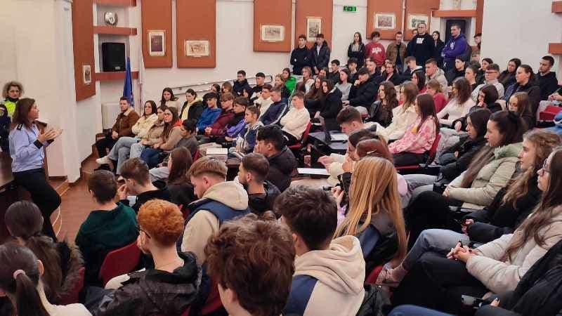 Mai informat, mai puternic_ (4)