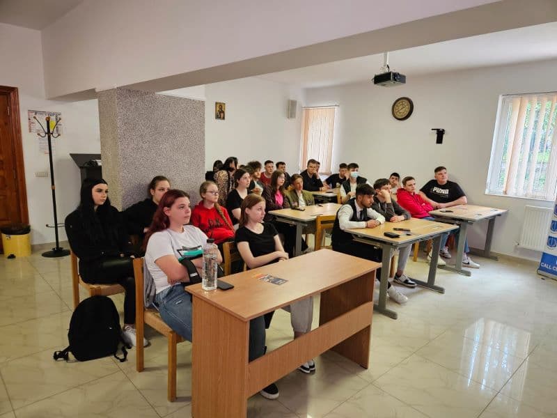 Activitate (3)