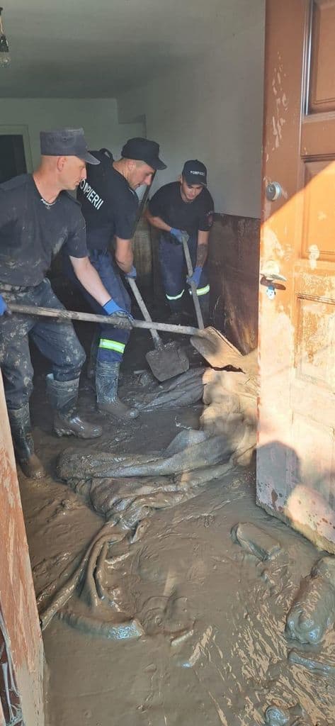 Pompieri inundatii Galati_01