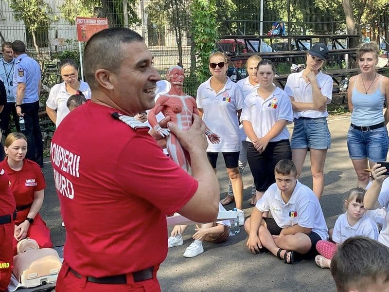 Pompieri botosaneni_activitate copii Down_006