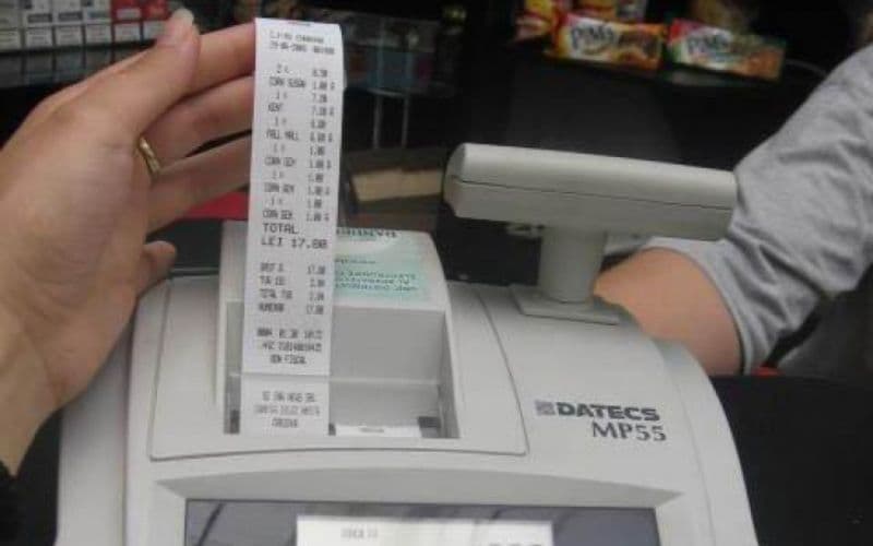 Nu a emis bonuri fiscale și i-a fost suspendată activitatea unui comerciant din Botoșani