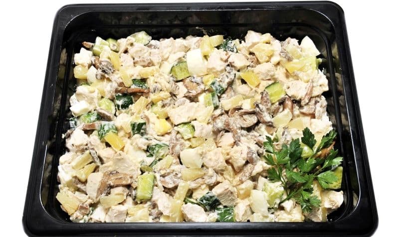 Salată de pui cu ananas și ciuperci