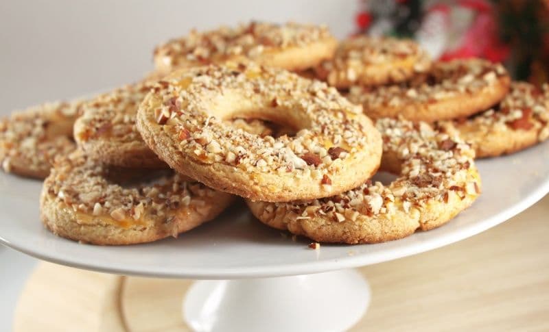 Biscuiți fragezi cu nucă