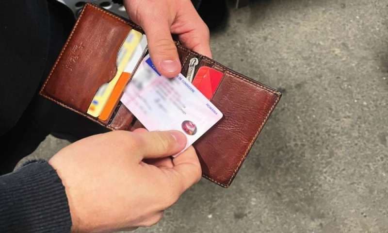 Sofer fără permis, scos din trafic de polițiști