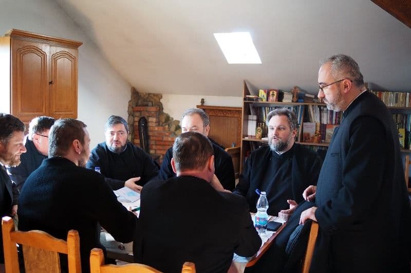 Atelier catehetic în Protopopiatul Dorohoi pentru preoții care vor participa la Concursul Național Catehetic 2025 - FOTO