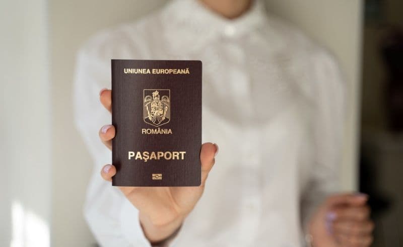 Pașaportul românesc a devenit unul dintre cele mai puternice din lume. Suntem la egalitate cu Monaco