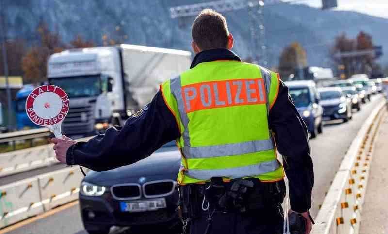 Schimbări majore la amenzile auto luate în străinătate, după ce 40% dintre români nu şi le-au plătit