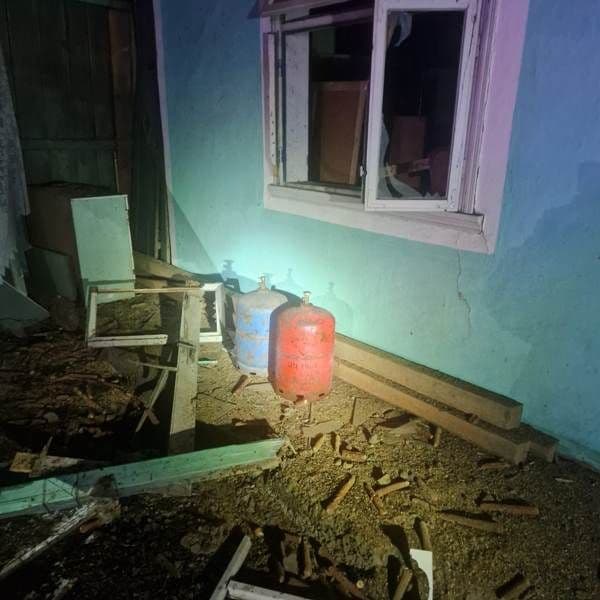 Explozie într-o locuință din județul Botoșani. Un bărbat de 72 ani a ajuns la spital - FOTO