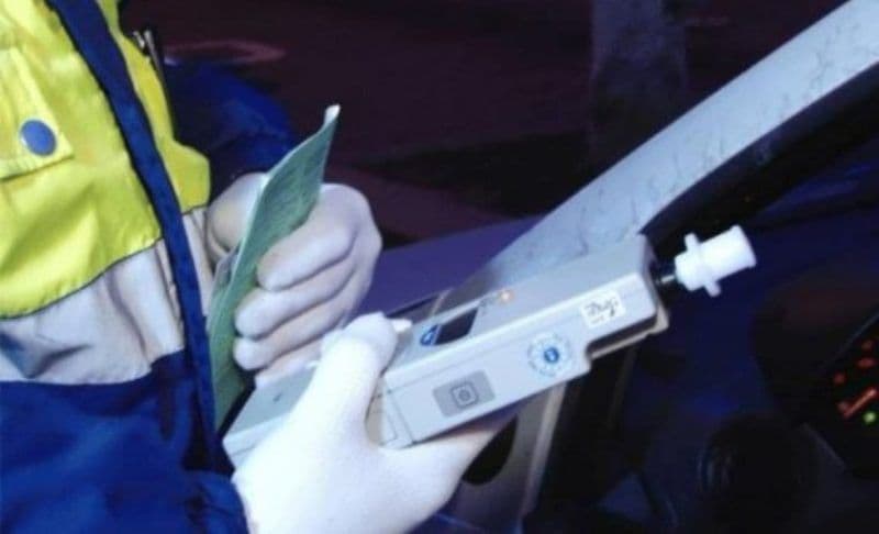 Doi dorohoieni băuți, scoși din trafic de polițiști