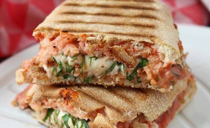 Panini cu somon și mozzarella