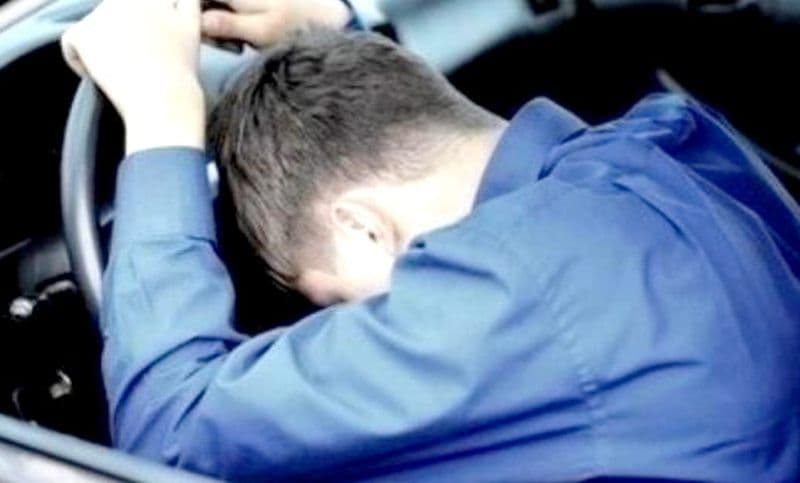 Depistat la volan, deși nu deținea permis de conducere