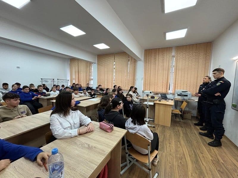 30 Ianuarie - Ziua Internațională a Non-violenței în Școli, marcată de jandarmii botoșăneni prin activități educative