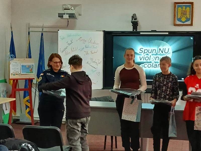 POLIȚIȘTII DE SIGURANȚĂ ȘCOLARĂ - ACTIVITĂȚI ÎN CADRUL CAMPANIEI „Tăcerea e tot violență! Vocea ta e soluția.”