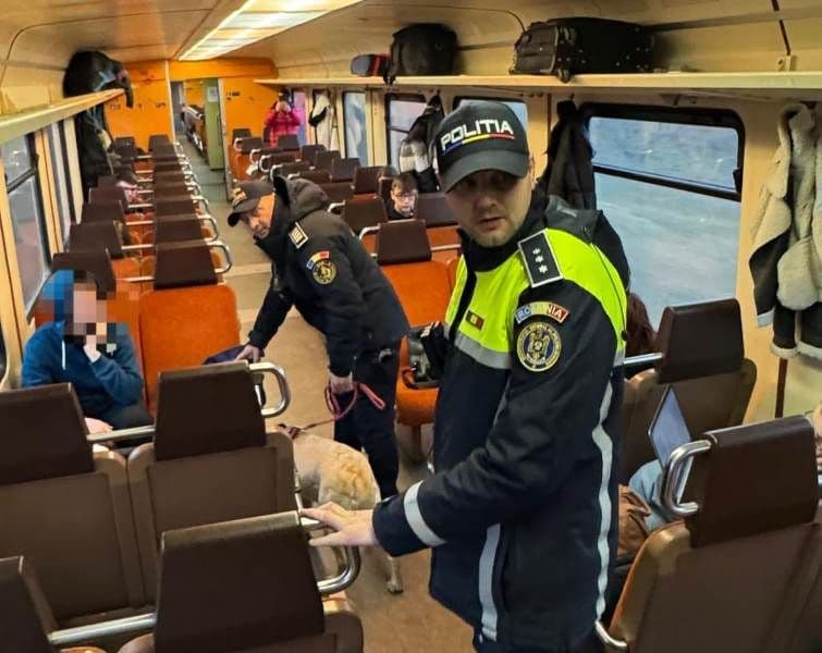Dorohoi: Trenurile verificate de polițiștii de la Transporturi sprijiniți de câinele antidrog