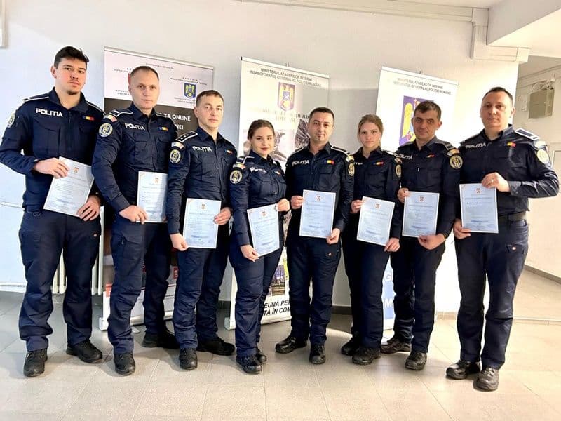 Opt tineri încadrați din susrsă externă și-au început cariera de polițist - FOTO
