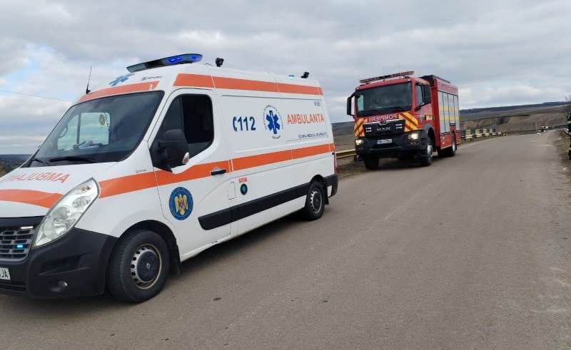 Botoșănean găsit în flăcări pe marginea drumului