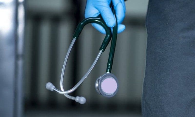 Guvernul a schimbat regimul fiscal al medicilor din privat