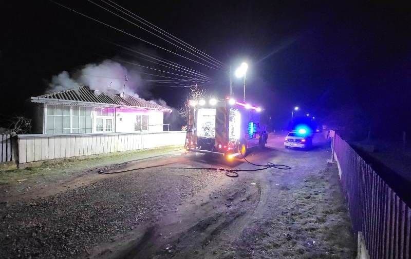 Un bărbat de 60 de ani are nevoie de ajutor după ce casa i-a fost afectată de un incendiu