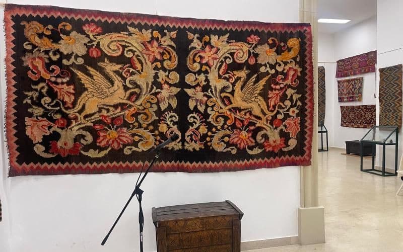 Muzeul Județean Botoșani, participant la vernisajul expoziției „Tehnici tradiționale de țesere a scoarțelor în România - element de patrimoniu cultura