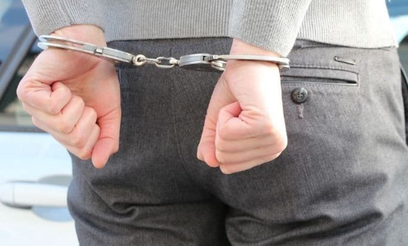 Șofer în vârstă de 24 de ani arestat după ce a lovit un pieton apoi și-a continuat deplasarea. Testele au arătat o alcoolemie de 2,45 mg/l