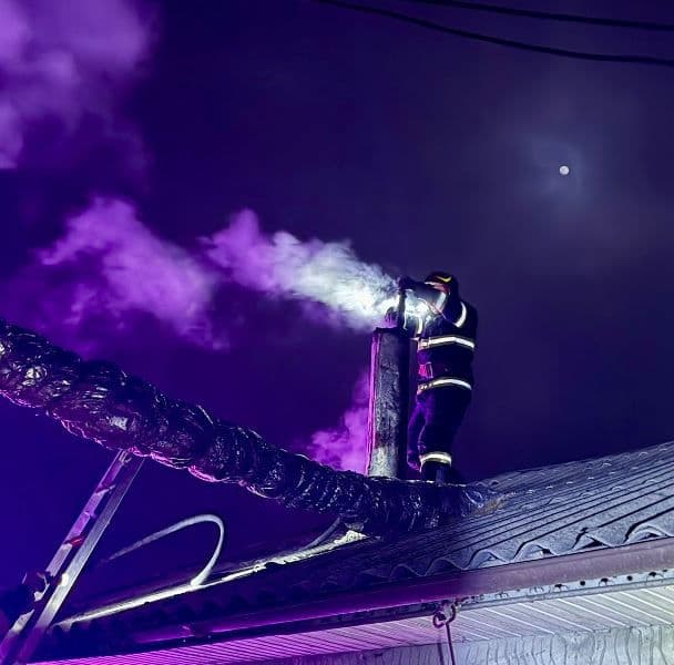 Două incendii, la Dorohoi și Bajura, din cauza coșurilor de fum necurățate de funingine - FOTO