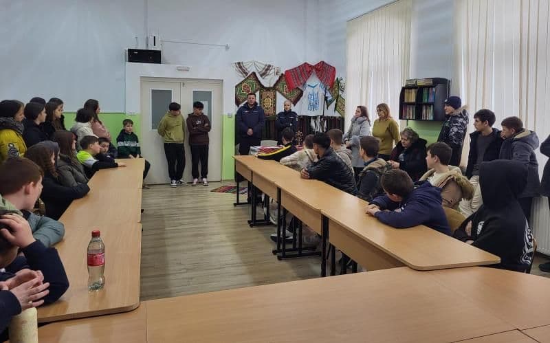 „Ora de civilizație” prezentată de jandarmi în două școli gimnaziale din comunele Lozna și Dersca