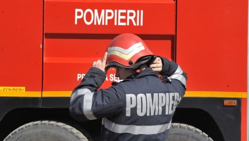 Incendiu izbucnit într-un bloc din Trușești. Șase locatari au fost evacuați preventiv, de salvatori