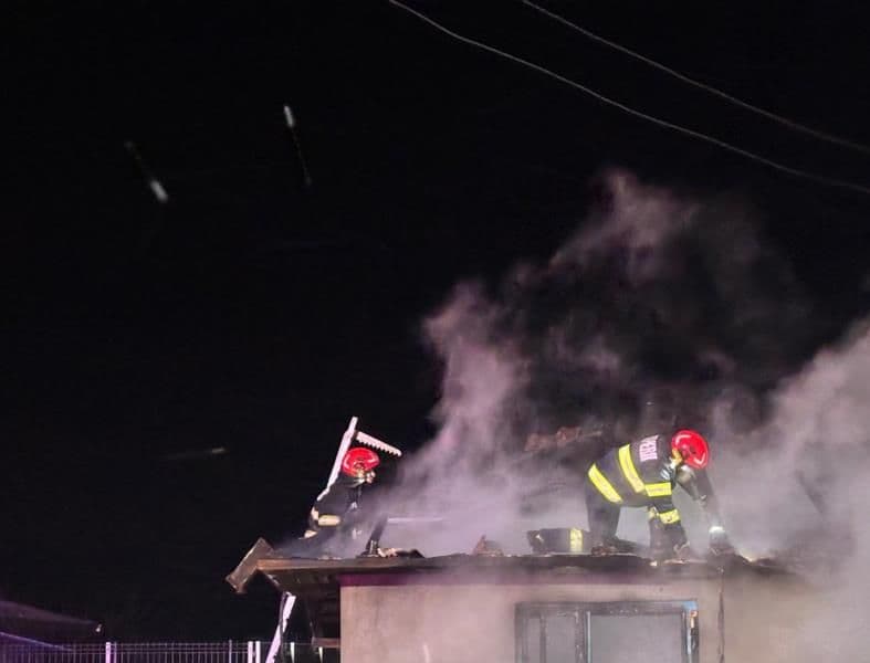 Incendii izbucnite la o casă din localitatea Suharău și un bloc din orașul Flămânzi
