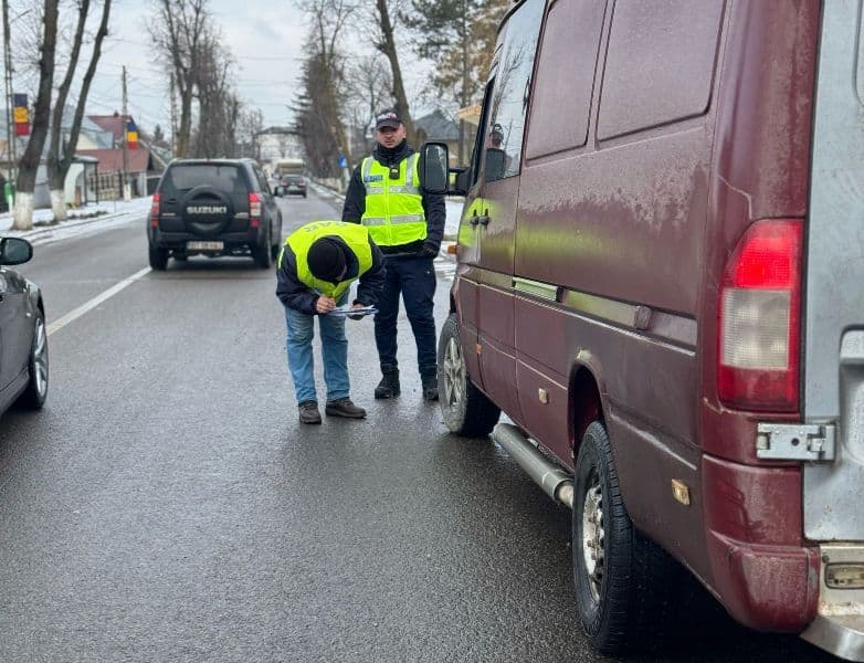 Acțiune a polițiștilor din Bucecea, împreună cu reprezentanți ai R.A.R. Sancțiuni uriașe aplicate transportatorilor - FOTO