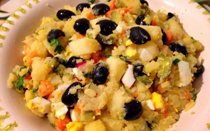Salată orientală cu ou și măsline