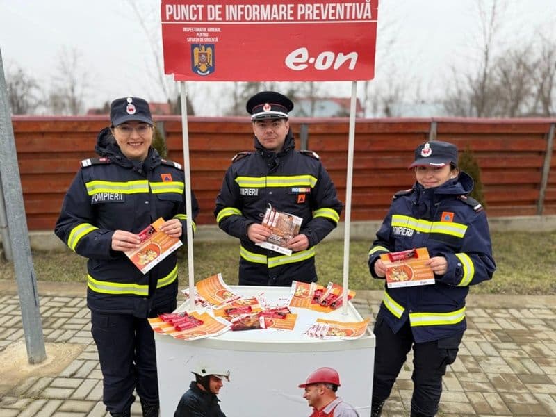 „Împreună, mai pregătiți” – pompierii din Botoșani au oferit mărțișoare și sfaturi cetățenilor din județ, în cadrul Săptămânii Protecției Civile - FOT