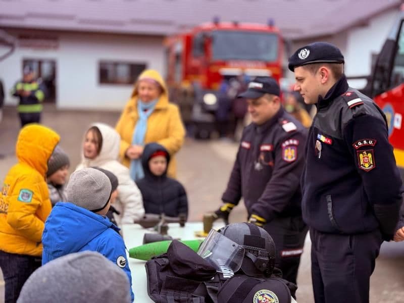 „Împreună, mai pregătiți” – acțiuni de informare și educare preventivă la Vârfu Câmpului - FOTO
