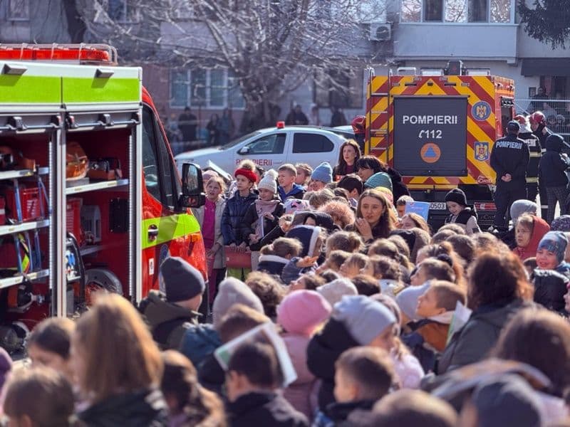Peste 1500 de elevi instruiți în cadrul unor exerciții realizate de pompieri în situații de urgență provocate de cutremur