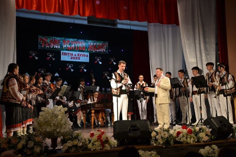 A doua seară a concertului tradițional „Flori pentru Mama” – Clubul Copiilor Dorohoi - FOTO