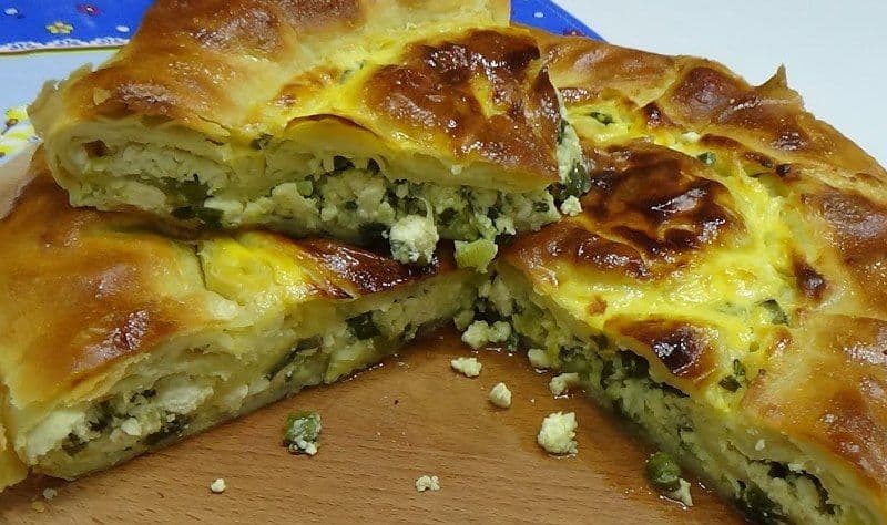 Plăcintă cu brânză, ceapă verde şi usturoi verde