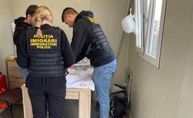 Acțiuni și activități ale polițiștilor de imigrări: mii de permise de ședere emise și străini îndepărtați din România sub escortă