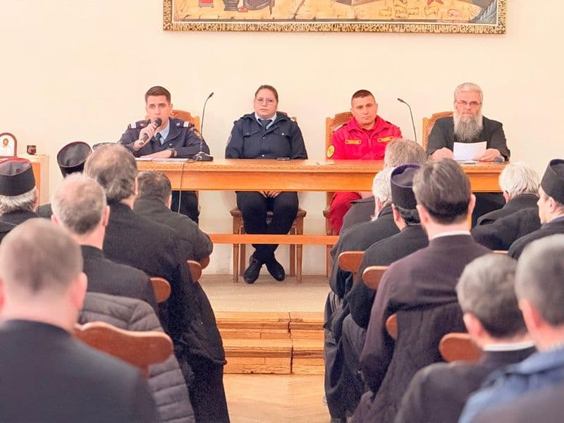 Preoții și pompierii, parteneri în prevenirea incendiilor și a accidentelor casnice în care sunt implicați copii - FOTO