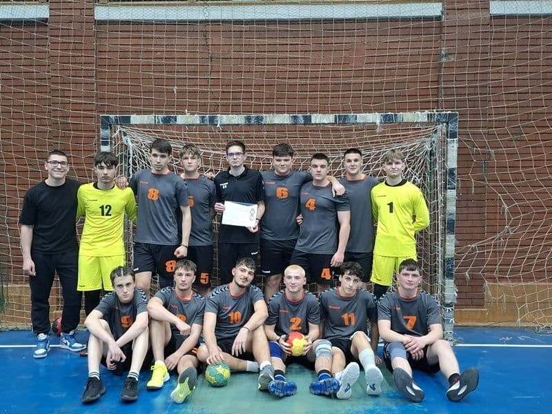 Echipa Liceului „Regina Maria”, Dorohoi,  locul II la faza județeană a Olimpiadei Naționale a Sportului Școlar la handbal masculin