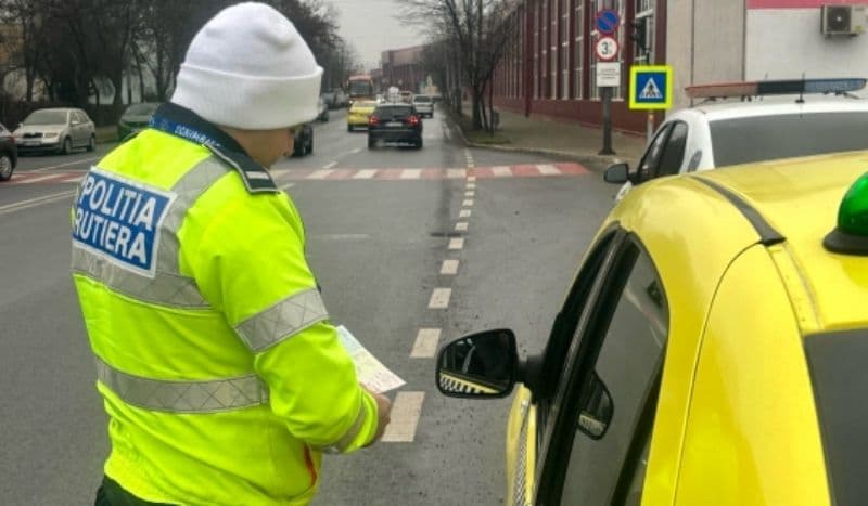 Amendă și suspendarea permisului de conducere pentru un dorohoian care transporta persoane în regim taxi