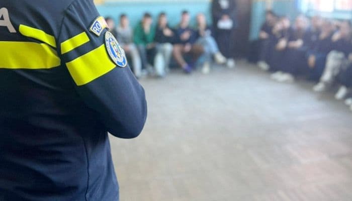 Activități preventive pentru siguranța elevilor desfășurate la Flămânzi  