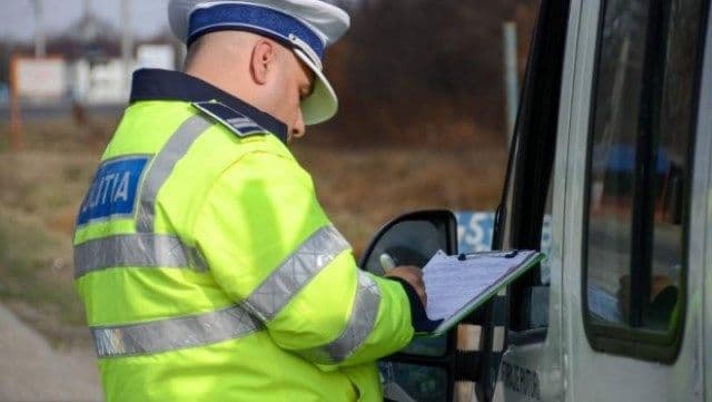 35 de permise de conducere reținute de polițiști în weekendul care a trecut