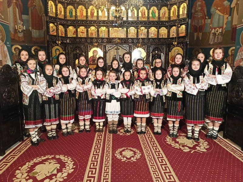 Lorena Dupu, priceasnă de suflet alături de Grupul „Cununița”