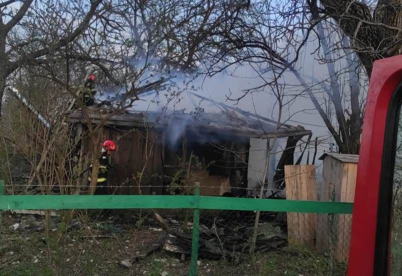 O femeie din Dorobanți are nevoie de ajutor după ce a rămas fără casă în urma unui incendiu