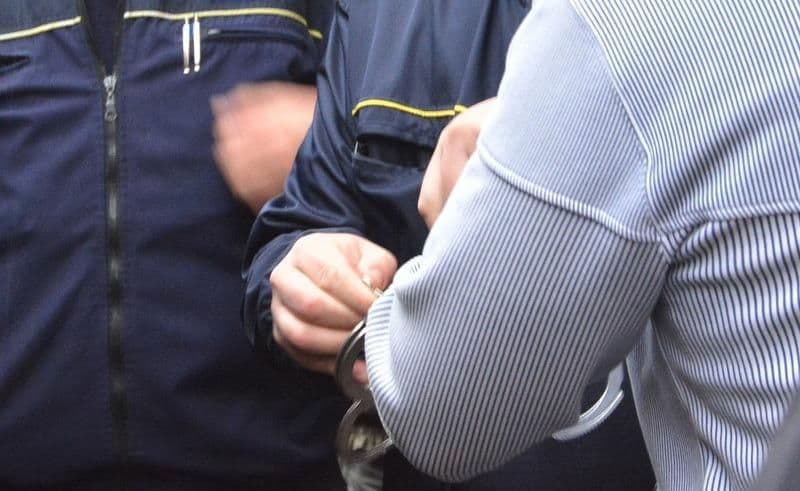 Tânăr reținut după ce a furat și condus o mașină fără a deține permis de conducere și fiind sub influența alcoolului