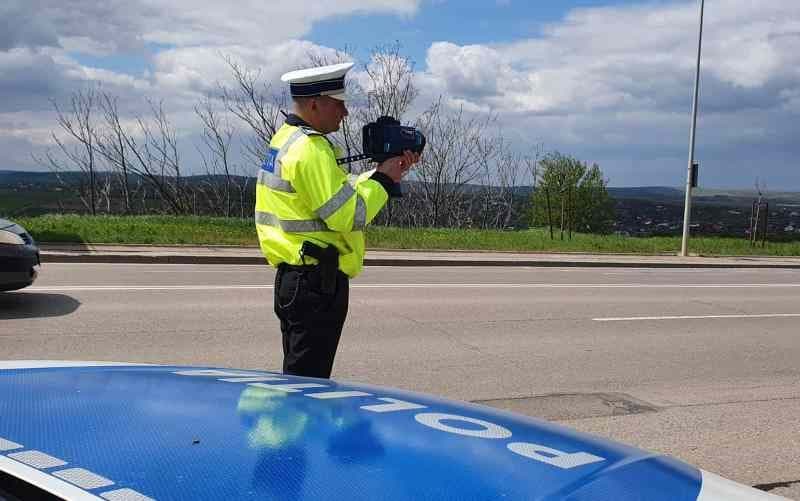 Peste 60 de premise de conducere și certificate de înmatriculare reținute de polițiști în weekendul care a trecut