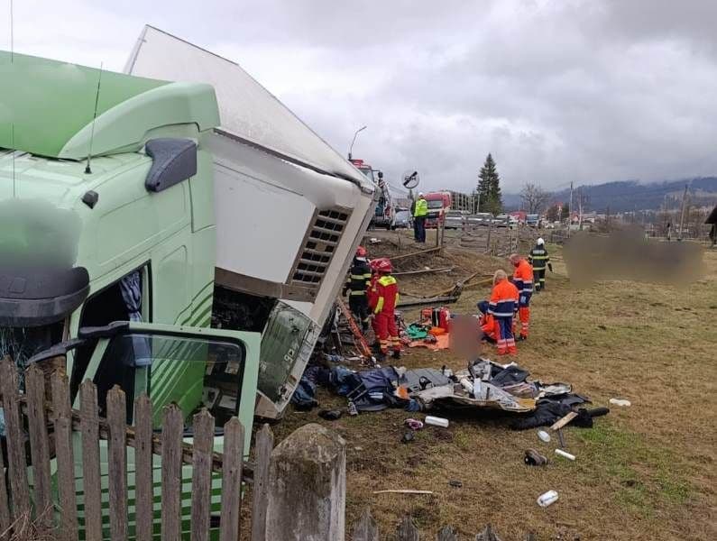 Bărbat din Ibănești mort după ciocnirea dintre un autoturism şi un camion - FOTO