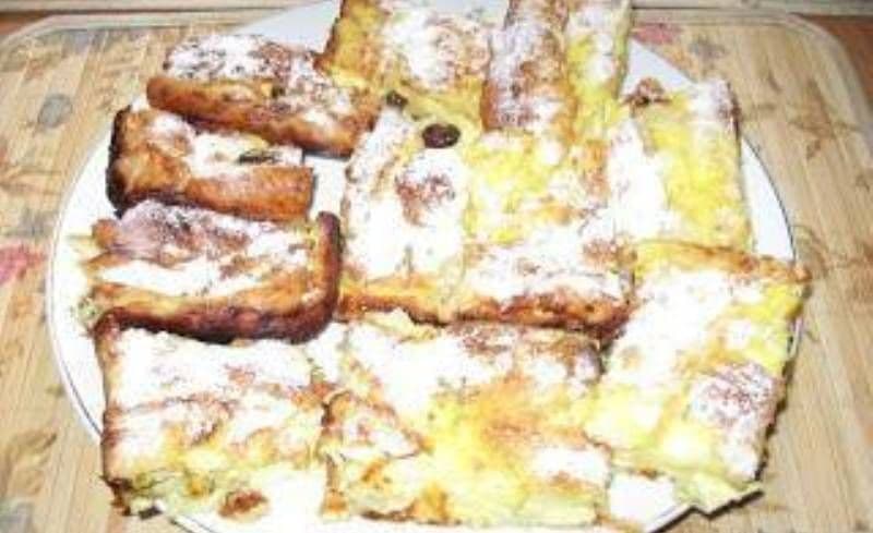 Plăcintă creață cu brânză dulce și stafide